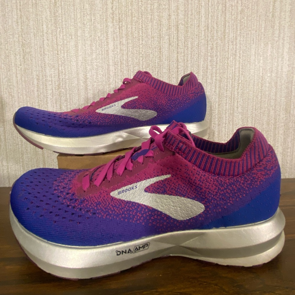 Brooks 6.5 Levitate Two running Shoes. Amazing condition, like new!